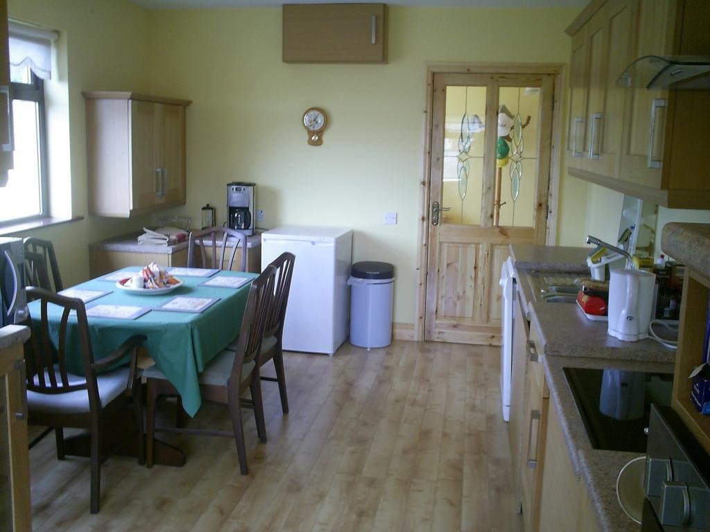 Derry House Villa Listowel Room photo