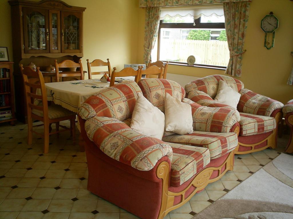 Derry House Villa Listowel Room photo